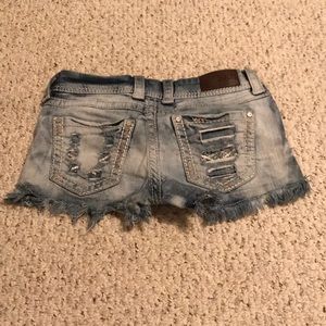 Light blue jean shorts with design pockets